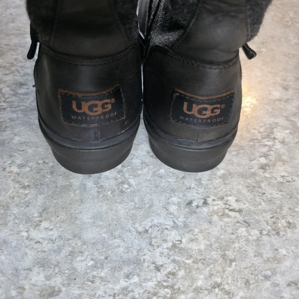 UGG Boots Womens 9 Robbie Leather Wool Chocolate Brown Waterproof Zip 1017377